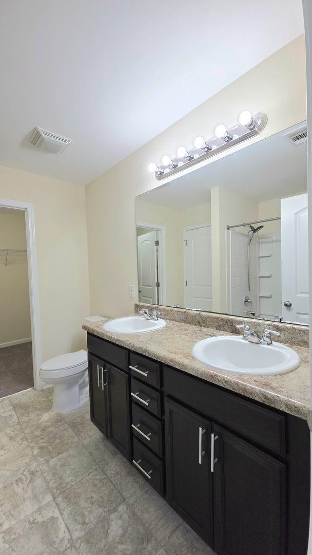 Building Photo - 3 Bedroom, 2.5 bath townhome in Creekside of Richmond Hill