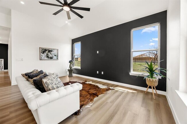 Building Photo - 260 Amaranta Ln
