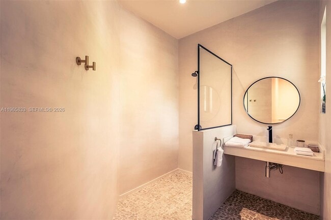 Building Photo - 90 Reserva De Golf