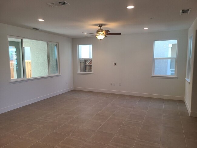 Building Photo - Stunning 4 Bedroom, 3 Bath Mountain house Home W/ Solar