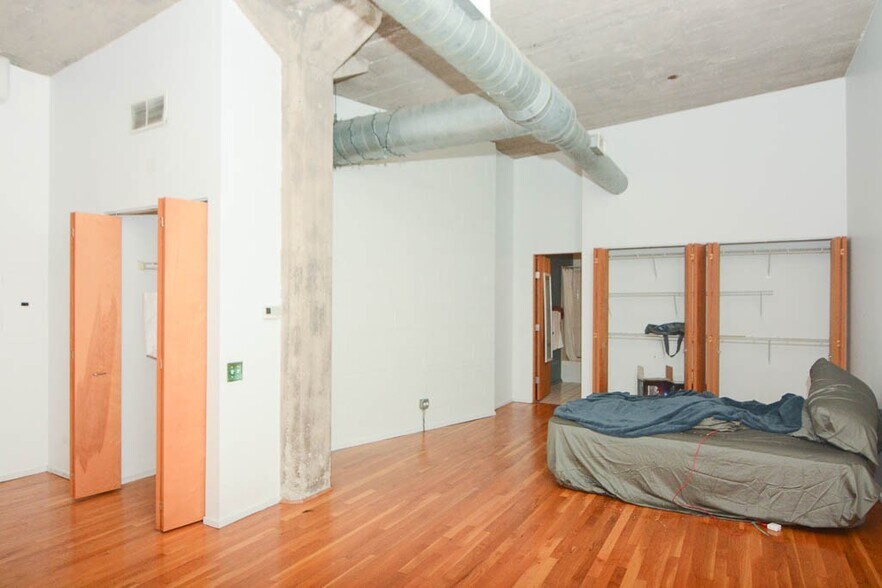 Building Photo - 110 N Peoria St