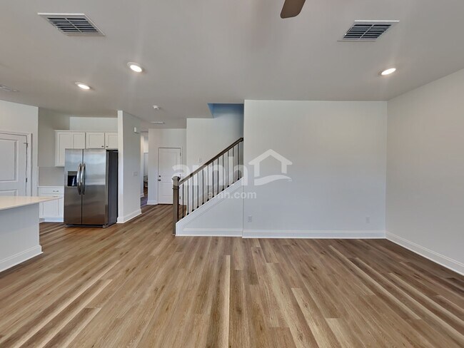 Building Photo - 206 Argea Dr