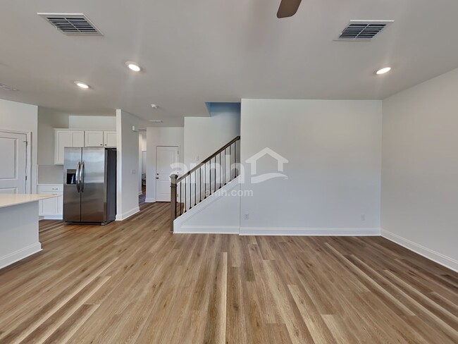 Building Photo - 210 Argea Dr