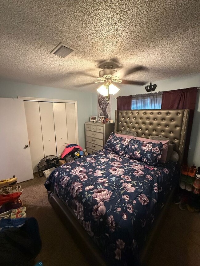 Building Photo - Upgraded 2BR/1.5BA Townhouse Apartment Con...