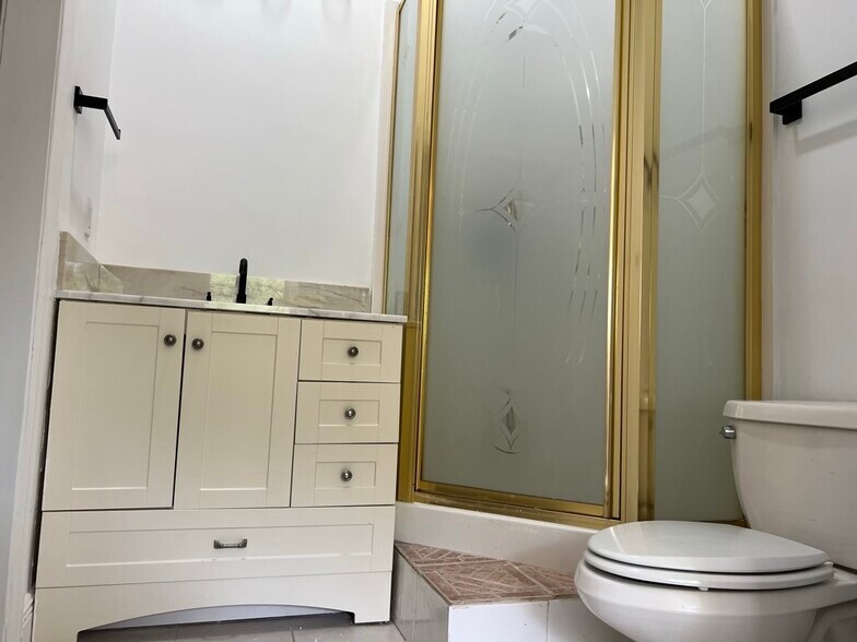 Bathroom - 15888 118th Trl N