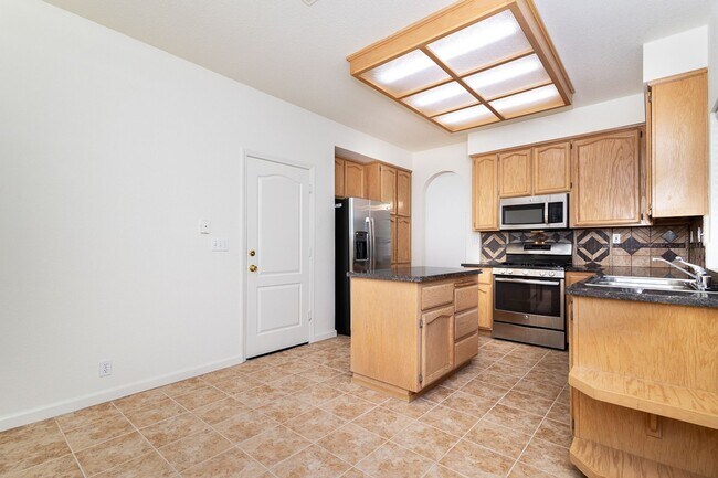 Building Photo - Stunning 2 Story, 3-Bed Home in Folsom’s Desirable Gated Community!