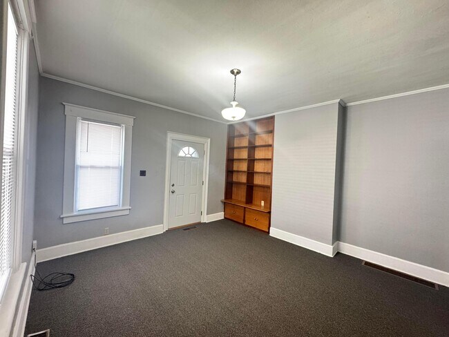 Building Photo - 617 E Main St