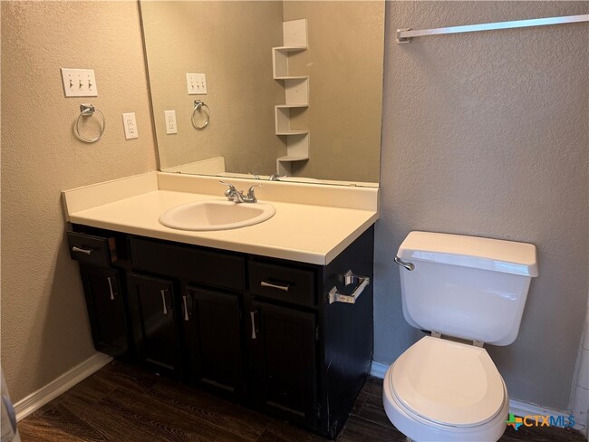Building Photo - 3208 Green Valley Dr