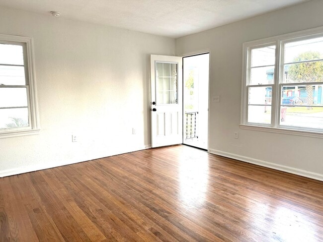 Building Photo - Modern Updated Home in the Milk District- ...