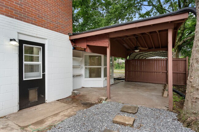 Building Photo - 1036 Seymour Ave