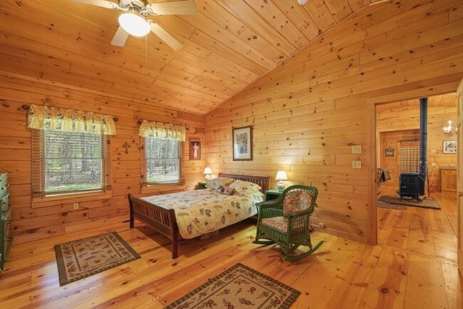Building Photo - Peaceful Log Home Retreat – Long-Term Beck...