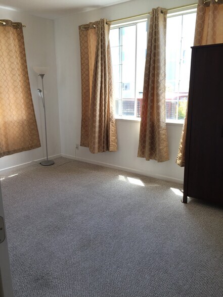 Bed 1 - 433 31st Ave