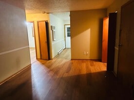 Building Photo - 662 Bailey Dr