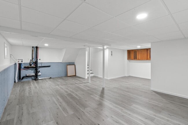 Building Photo - 36 Fuller Dr