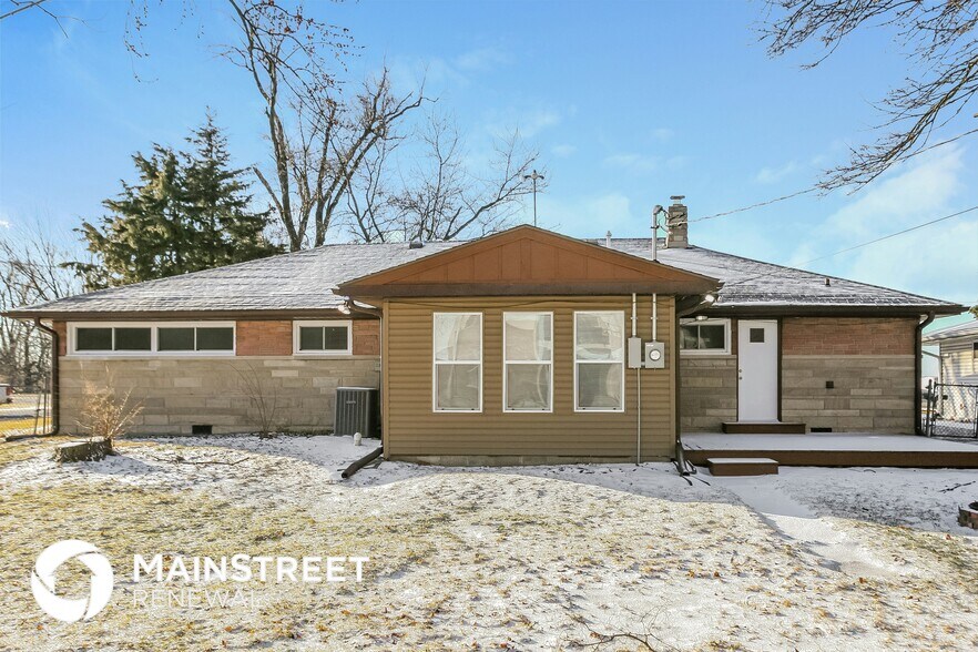 Building Photo - 320 Birchwood Dr