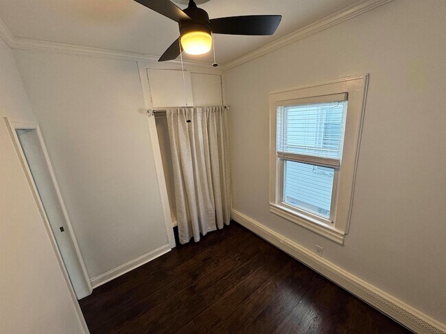 Building Photo - 24 Pamrapo Ave