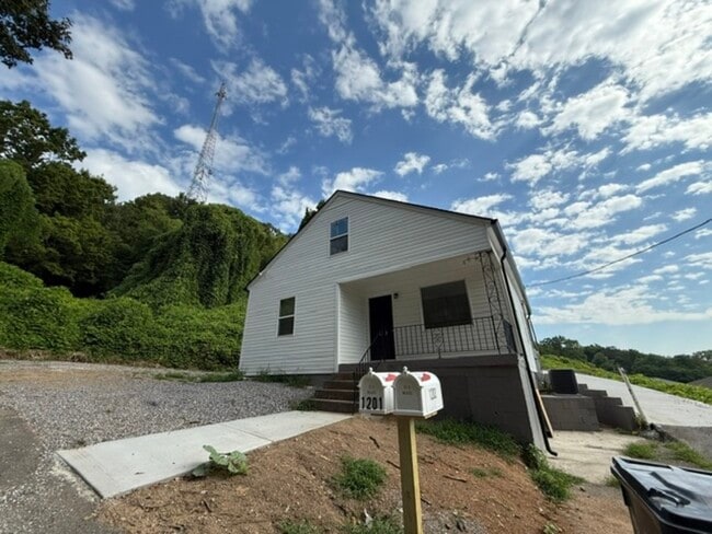 Primary Photo - 1201 Karnes Ave