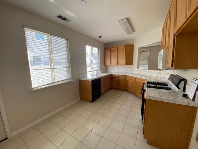 Building Photo - 5273 Trophy Dr
