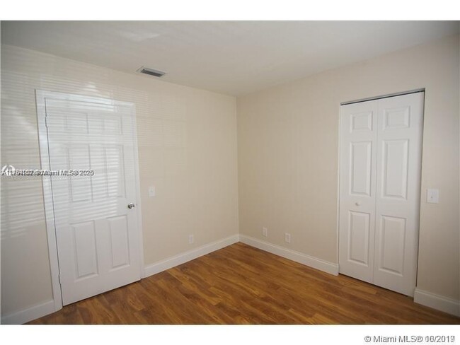 Building Photo - 1559 Springside Dr