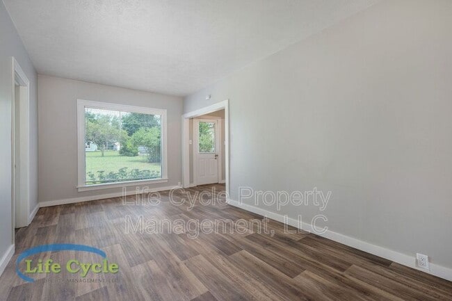 Building Photo - 1314 Beechwood St NE