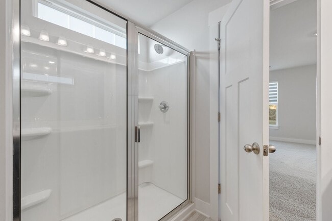 Building Photo - Beautiful 4 Br, 2 BA Home with 2 Car Garag...