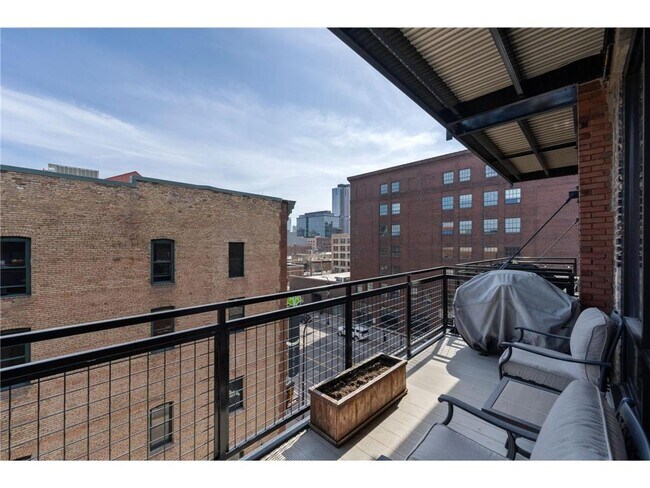 Building Photo - 618 N Washington Ave