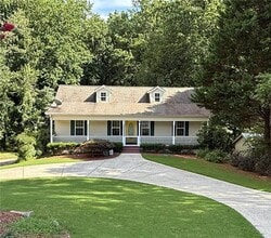 Building Photo - 6330 Oak View Dr