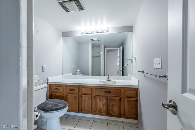 Building Photo - 12550 Lake Ave