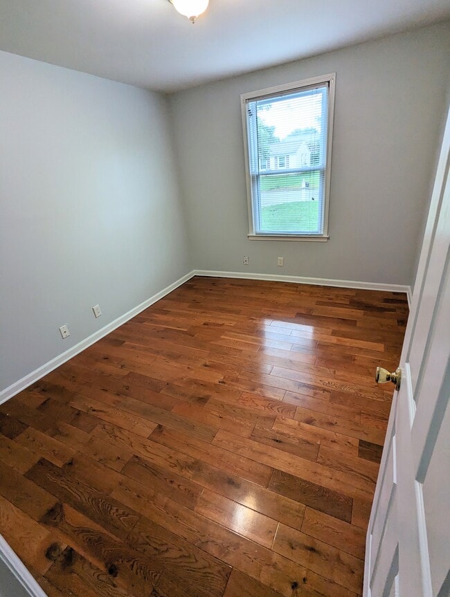 Building Photo - 3213 Lagrange Dr