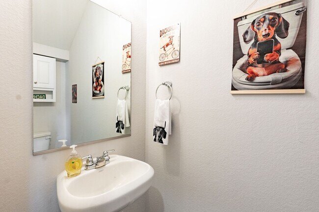 Building Photo - 840 Mineral Wells Ln