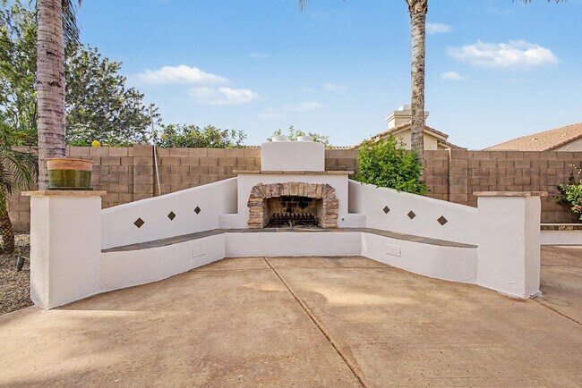 Building Photo - 6772 W Sonnet Dr