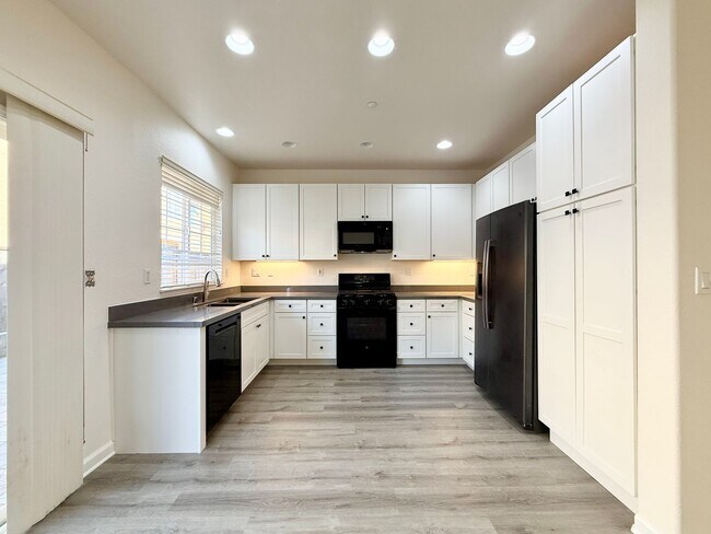 Building Photo - Renovated Coastal Home with NEW Kitchen and a Spacious Layout