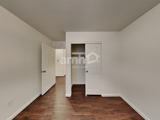 Building Photo - 309 W Vuelta Friso