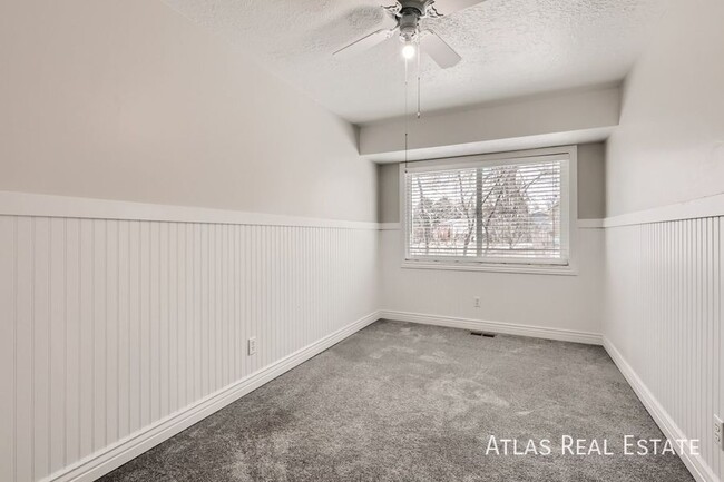 Building Photo - 4 WEEKS FREE RENT IF MOVED IN BY 11/30!  G...