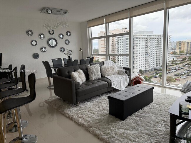 Building Photo - 1830 S Ocean Dr