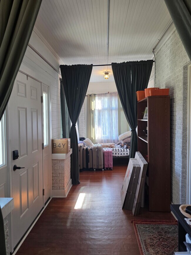 Building Photo - 329 N School Ave