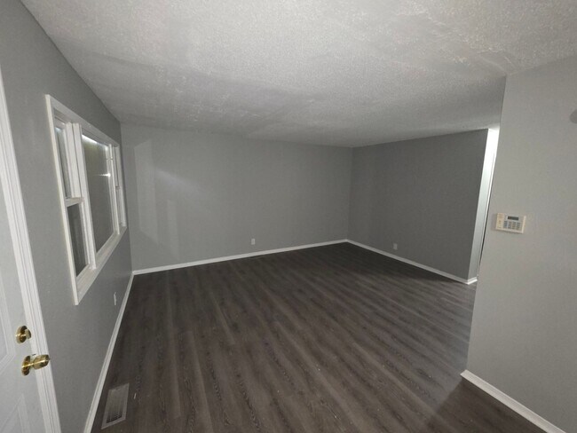 Building Photo - 1305 Richard Dr