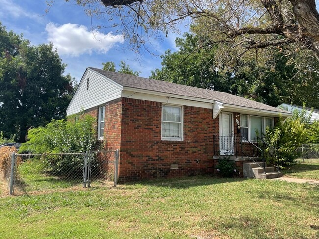 Building Photo - 3 Bedroom Midwest City Home!