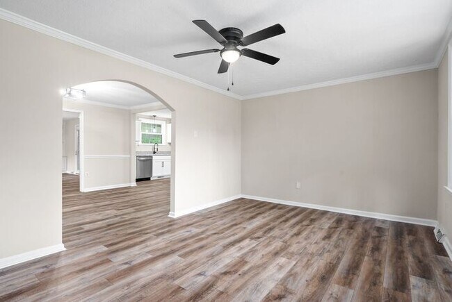 Building Photo - Ranch Style home Sango!