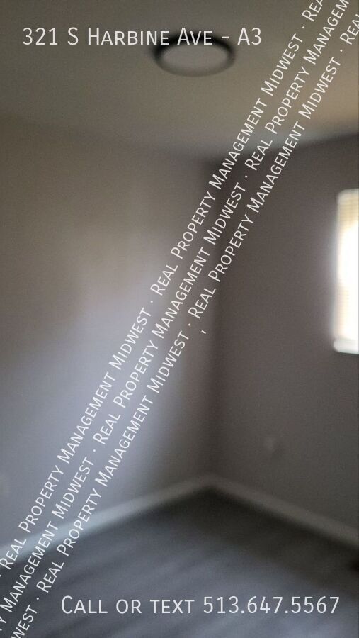 Building Photo - 321 S Harbine Ave