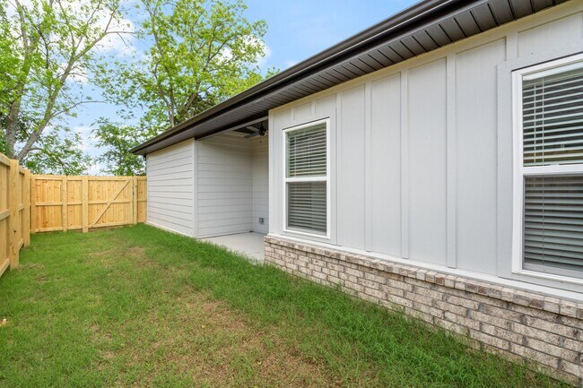 Building Photo - 259 N Wild Goose Ave