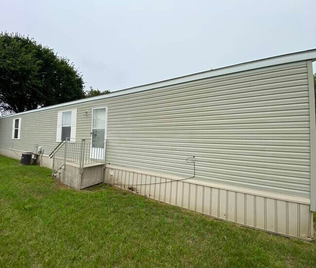Building Photo - 215 Macon Dr