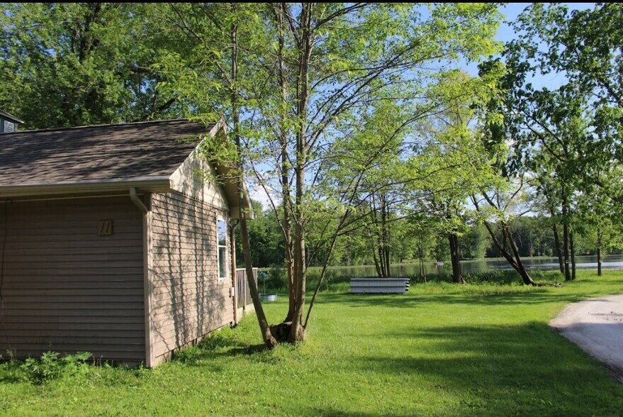 Building Photo - 11 Ems R4C Ln