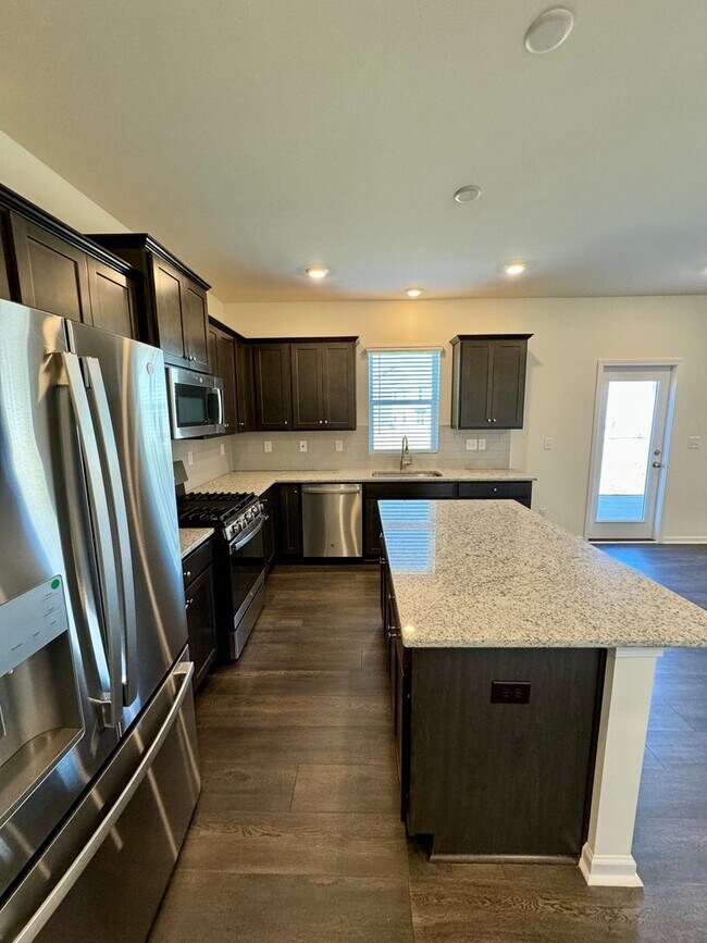 Building Photo - Beautiful 3BR/2.5 Bath in Union County.