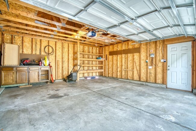 Building Photo - Charming Mill Village 3Bed/3Bath Home with...