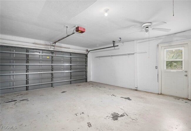 Building Photo - 9721 Deerfoot Dr