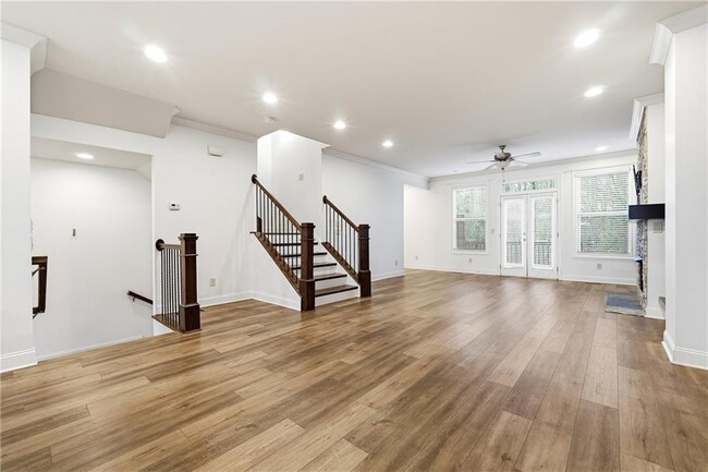 Building Photo - 7809 Laurel Crest Dr