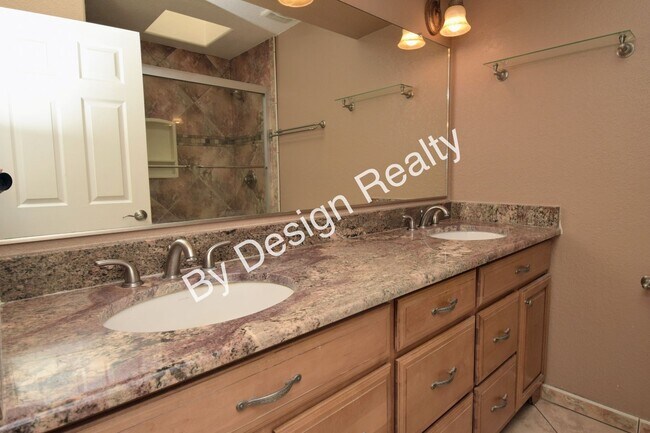 Building Photo - Eastside 3 Bed 2 Bath Gem with 2 Car Garage and Large Private Fenced Yard