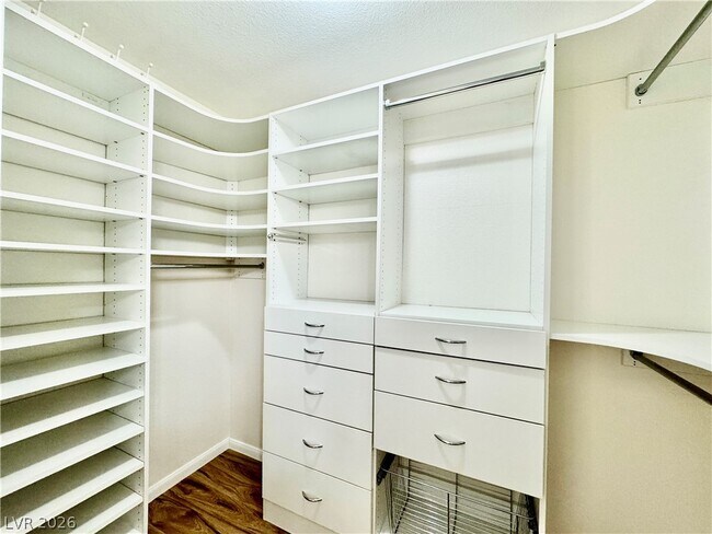 Building Photo - 1437 Waterton Dr