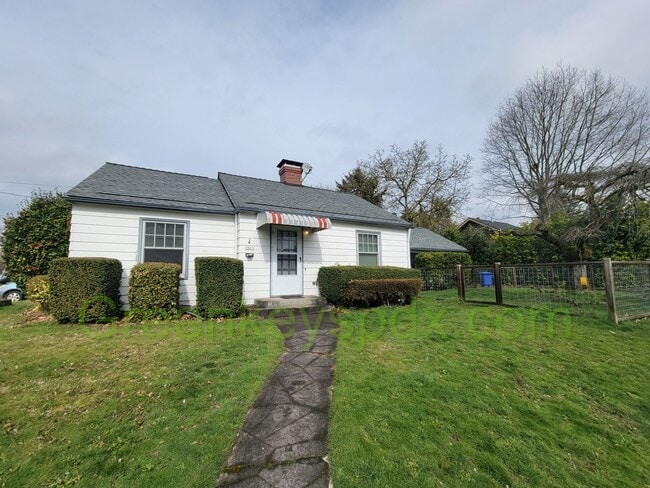 Building Photo - Beautiful 2 Bedroom 1 Bath House with Atta...